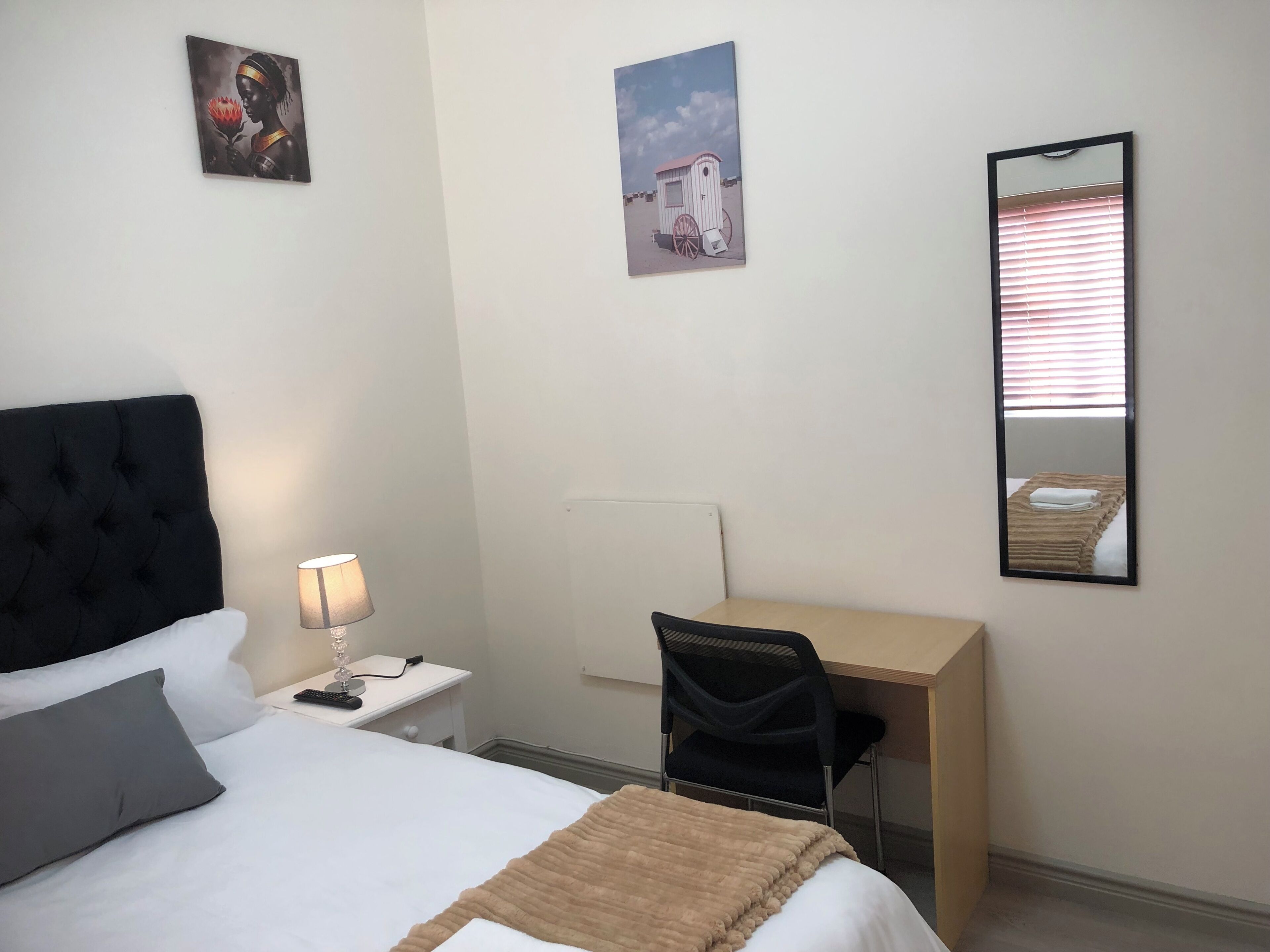 4 bedrooms, iron/ironing board, WiFi, bed sheets