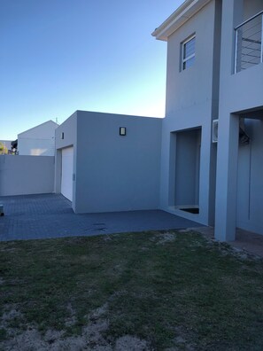 Exterior - Spacious 4-bedroom house in superb Cape Town with AC (Cape Town)