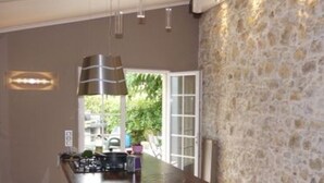 Dining - A Provençal stone farmhouse dating from 1870, with a terrace and a pool. (Mougins)