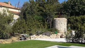 Pool - A Provençal stone farmhouse dating from 1870, with a terrace and a pool. (Mougins)