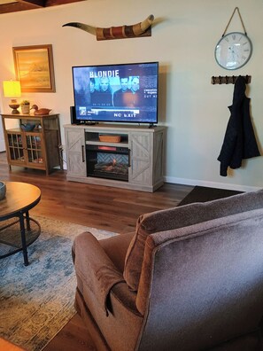 Smart TV, fireplace, table football