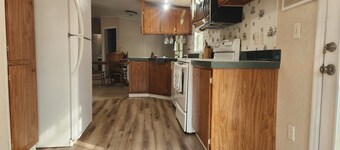 Cozy Lakehouse Gem In the Woods