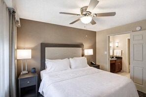 Room - Your Home Base | King Suite | Full Kitchen | 1.2 Mi to Topgolf Overland Park (Overland Park)