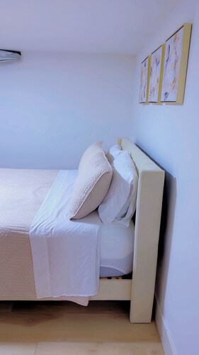 Newly Renovated 4BR Family Home Near Auburn Hills