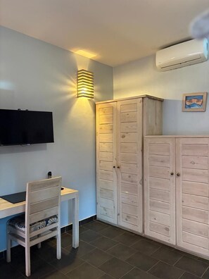 Habitación doble, balcón | Caja fuerte y wifi gratis