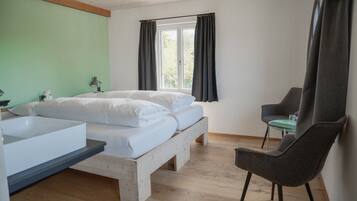Habitación clásica doble, no fumadores, vistas a la colina | Wifi gratis y ropa de cama