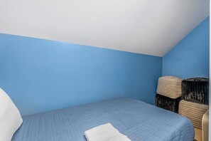 A small, single-bed room with a blue wall and a white ceiling. - 5BR Home Quietside of MDI - Sleeps 23! [Headlands] (Tremont)