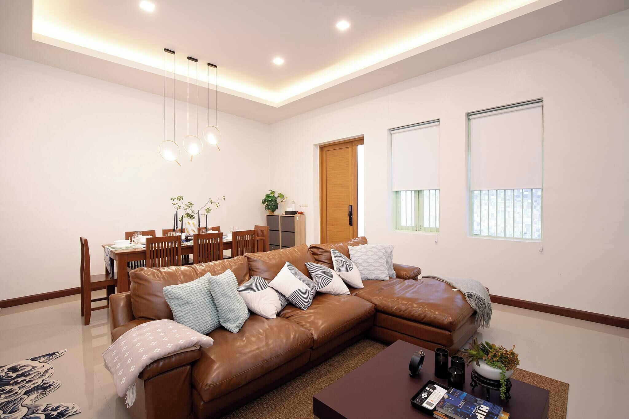 House, 3 Bedrooms, Accessible, Patio | Living room | Books