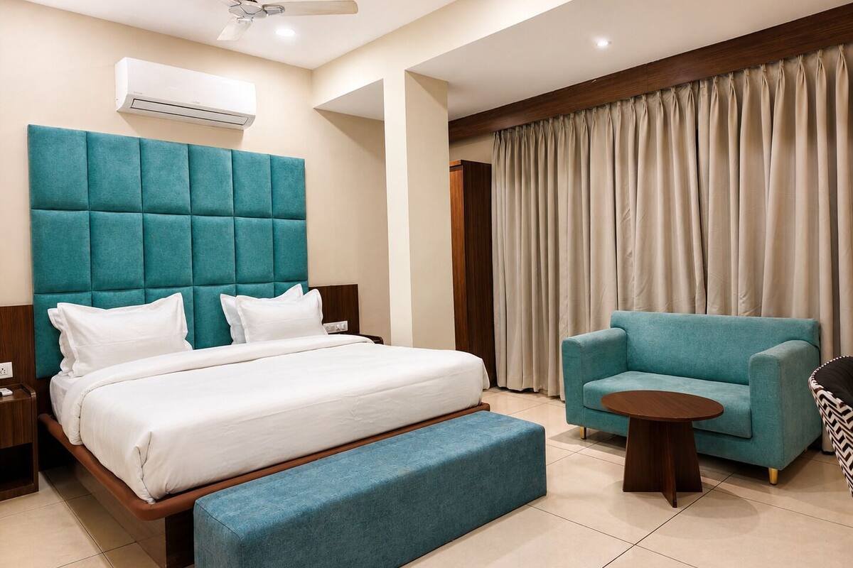 Deluxe Room, City View | Desk, laptop workspace, free WiFi