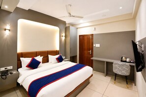 Desk, laptop workspace, WiFi (free) - Hotel Srinivasa Premier Indore (Indore)