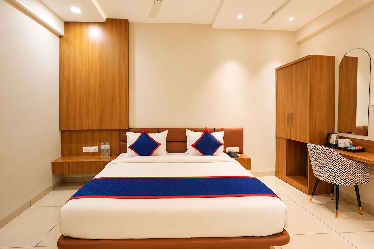 Deluxe Room, City View | Desk, laptop workspace, WiFi (free)