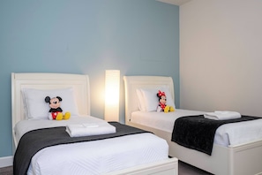 Iron/ironing board, travel crib, WiFi, bed sheets - Charming 3 BR with pool at Serenity (Clermont)