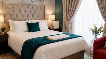 Tabla de planchar con plancha, acceso a internet y ropa de cama