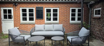 Historical Bullfinch Cottage - Amazing Day Trips! Minutes from Beach!