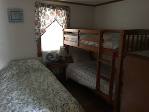 2 habitaciones y tabla de planchar con plancha 