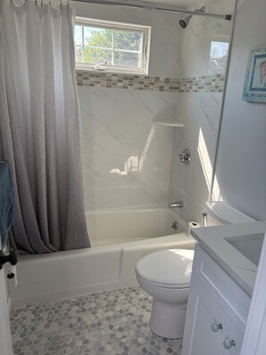Secador de pelo, papel higiénico