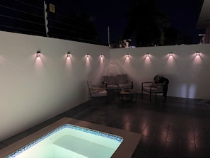 A pool area with a hot tub, seating, and wall-mounted lighting. - Private Pool Villa. 3BR Near Bávaro Beach. Sleeps 8 (Punta Cana)