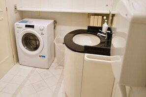 Bathroom - Vacation Rental on Via Jappelli in Abano Terme (Abano Terme)
