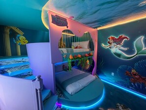 A room with a bed, a wall mural, and a fish decoration. - Custom Bedrooms 10 BD/8 BA/ Windsor Cay - 15906 CK (Clermont)