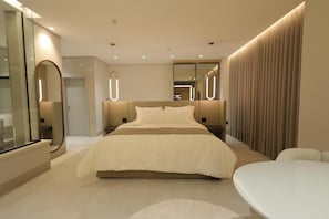 Suite Mewah, pemandangan kota | Brankas, ruang kerja ramah laptop, kedap suara, dan Wi-Fi gratis