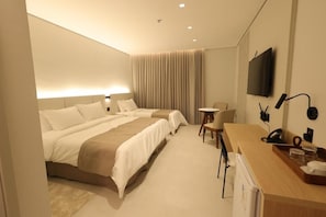 Kamar Triple Superior, pemandangan kota | Brankas, ruang kerja ramah laptop, kedap suara, dan Wi-Fi gratis