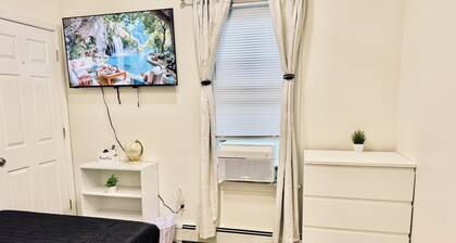 Luxe, Bright & Stylish 2Bed Unit w/Parking near NYC!