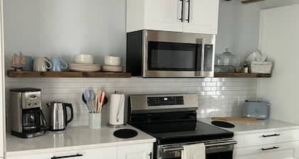 Charming brand new house - 2 bedroom 2 bathrooms in the heart of downtown Digby