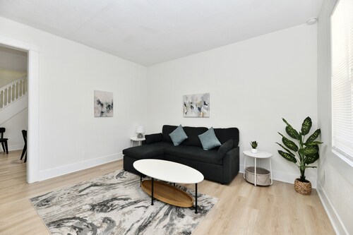 Fenced yard • pets • parking • IMS + downtown
