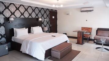 Suite, Balcony