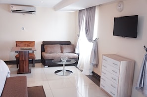 Living area - Carlton Gate Xclusive Hotel (Ibadan)