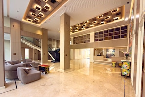 Lobby sitting area - Hotel Mid Town  (Gangtok)