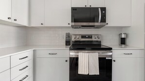 Private kitchen - Landing | Amazing 1BD, Gym, Game Room (Punta Gorda)