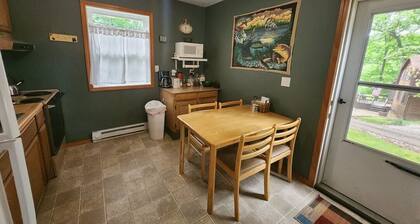 Cozy 2-bedroom, 1-bath cabin just a short walk to Pinckneyville City Lake.