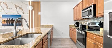 Villa (4 Bedrooms) | Cocina privada | Microondas, horno, parrilla de estufa y lavavajillas