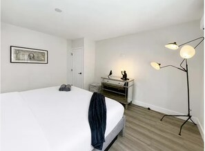 Room - 5BR · Sleeps 10 · Parking · Near Rogers Stadium (Toronto)