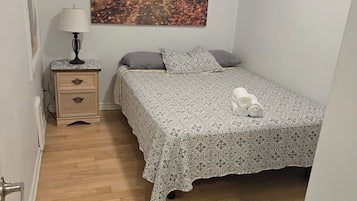 Iron/ironing board, WiFi (free), bed sheets