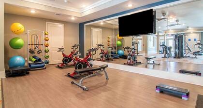 Landing | Spectacular 2BD, Gym