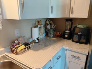 Coffee/tea maker, fridge, microwave, oven