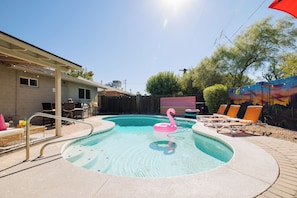 Outdoor pool, a heated pool - The ONLY FREE-Heated Pool + Hot Tub + Game Lounge Combo — 10 Min to Old Town (Scottsdale)
