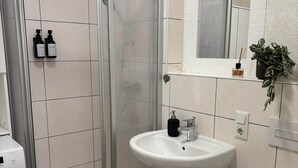 Bathroom - Modern studio in a central location (Salzgitter)