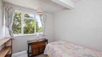 4 bedrooms, WiFi, bed sheets