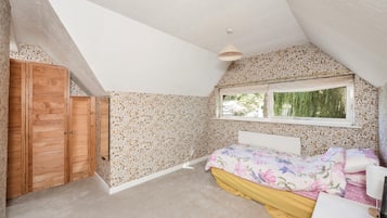 4 bedrooms, WiFi, bed sheets