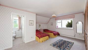 4 bedrooms, WiFi, bed sheets