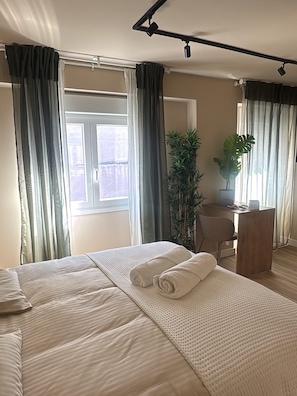 ห้องคอมฟอร์ท | เครื่องนอนระดับพรีเมียม, เตียงเมมโมรีโฟม, มินิบาร์, ตู้นิรภัยในห้องพัก