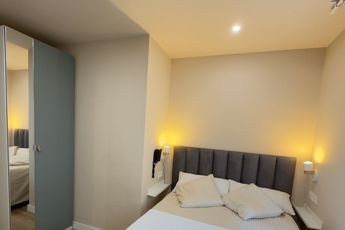 Habitación Confort | Ropa de cama de alta calidad, edredón, camas con pillow-top y minibar