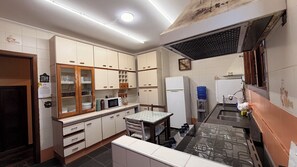 Kühlschrank, Kochgeschirr/Geschirr/Besteck