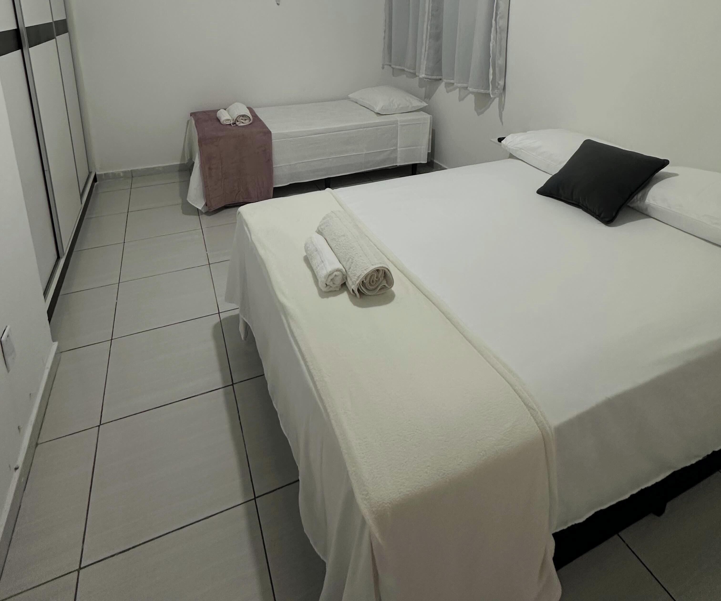 WiFi, bed sheets