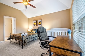 3 bedrooms - One Level Home Foosball Crib Office Space Yard (Crowley)
