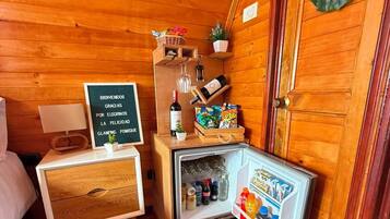 Cabin, 1 Queen Bed, Pets allowed, Mountain View | Interior
