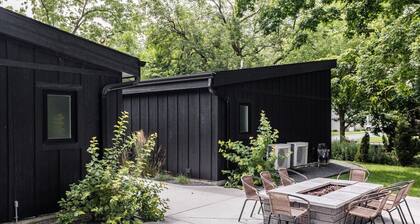 500 HOUSE - Modern 1BR Private Patio & Fire Table - A